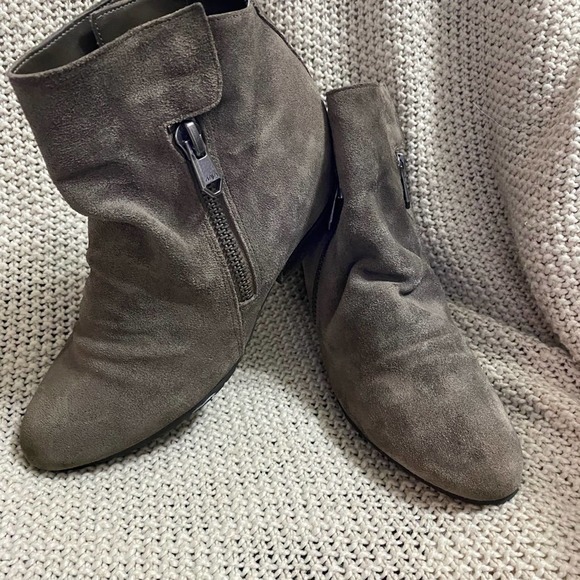 Naya Booties, Size 8.5 - Picture 2 of 7